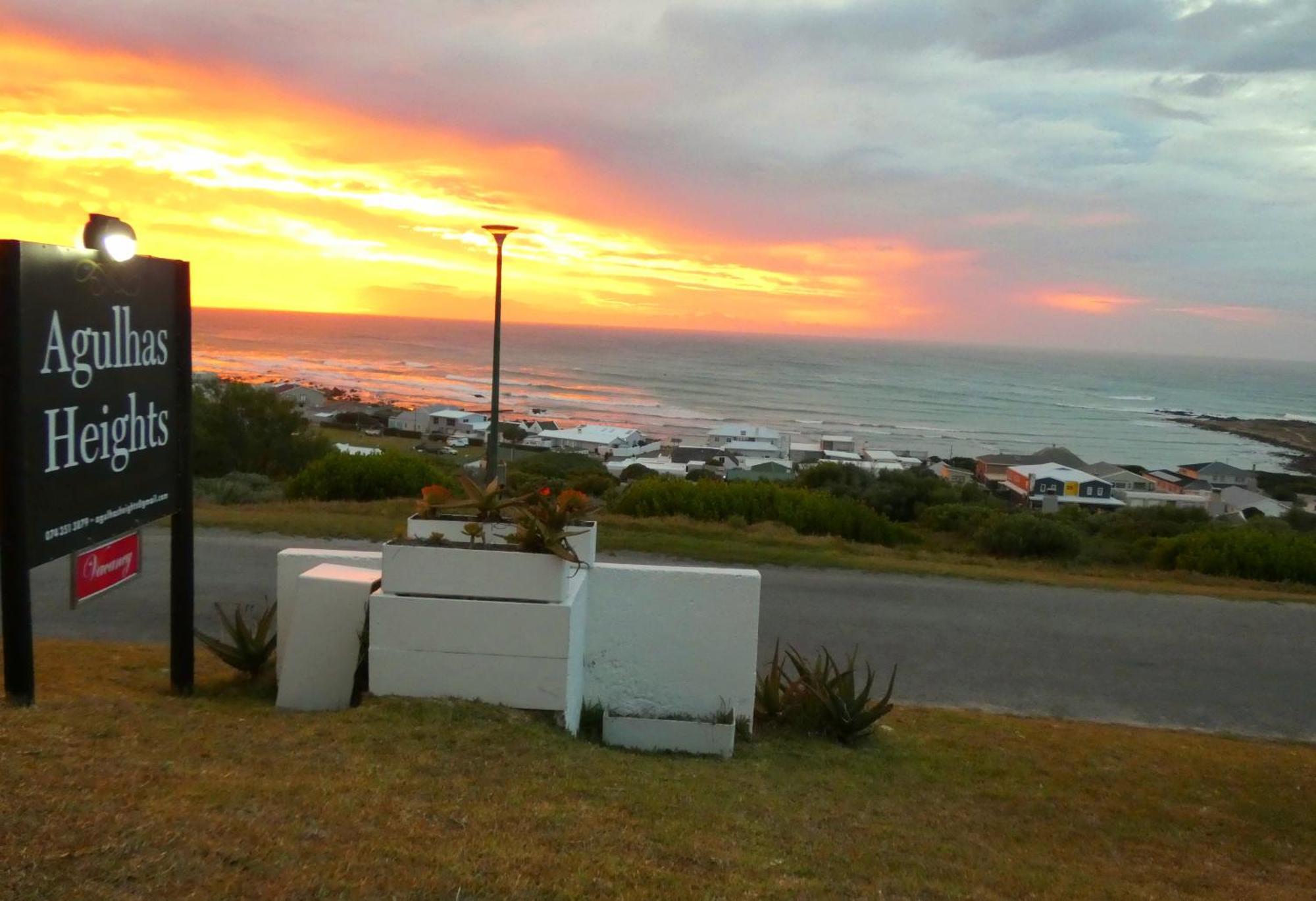 Agulhas Heights Self-Catering Cottages Екстериор снимка